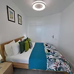 Ocean View Penthouse Apartment *